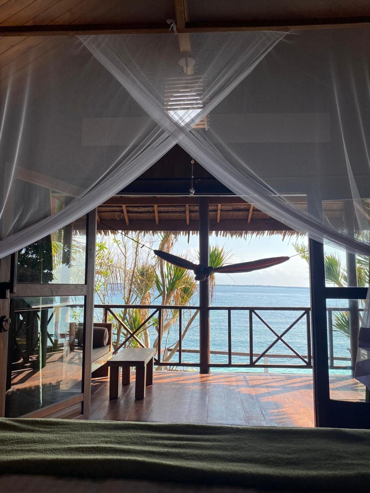 Nini'S Beach Bungalows Bira Room photo
